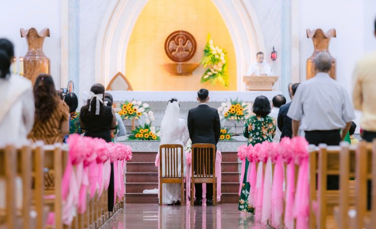 How Should a Christian Respond to an Unbelieving Spouse?