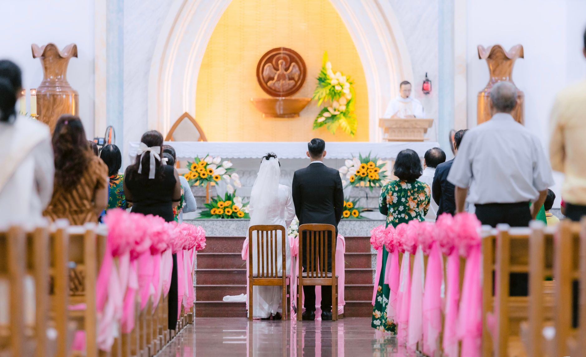How Should a Christian Respond to an Unbelieving Spouse?
