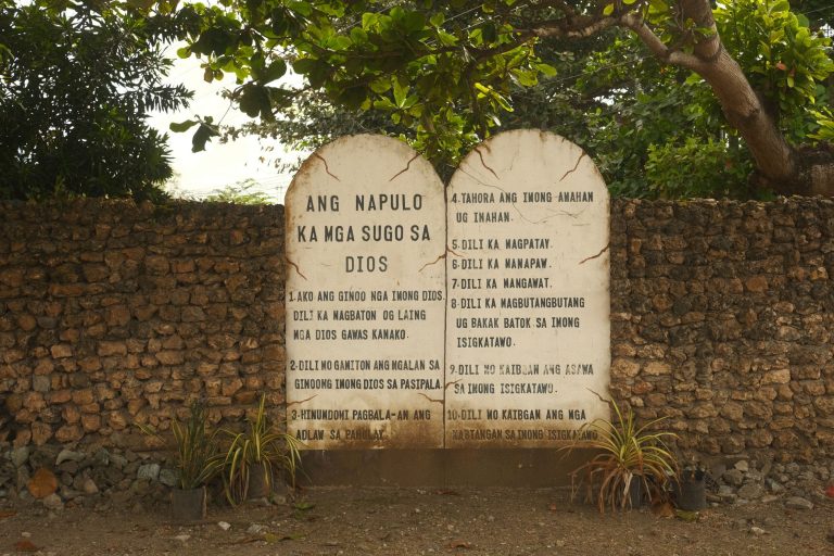 What Are the Ten Commandments in the Bible?